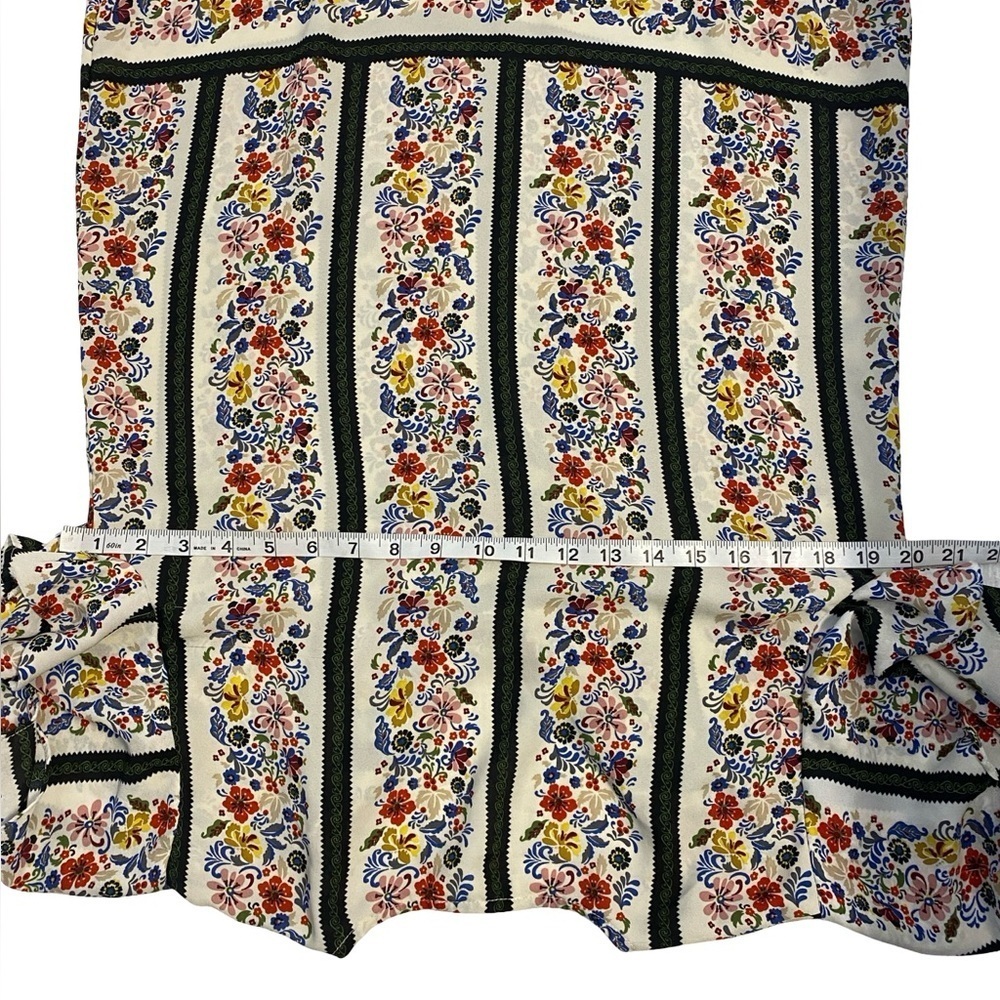 Faith & Joy Floral Blouse With Ruffle Sleeves Size  
M Pit 20 Pulls In Fabric - Picture 10 of 12